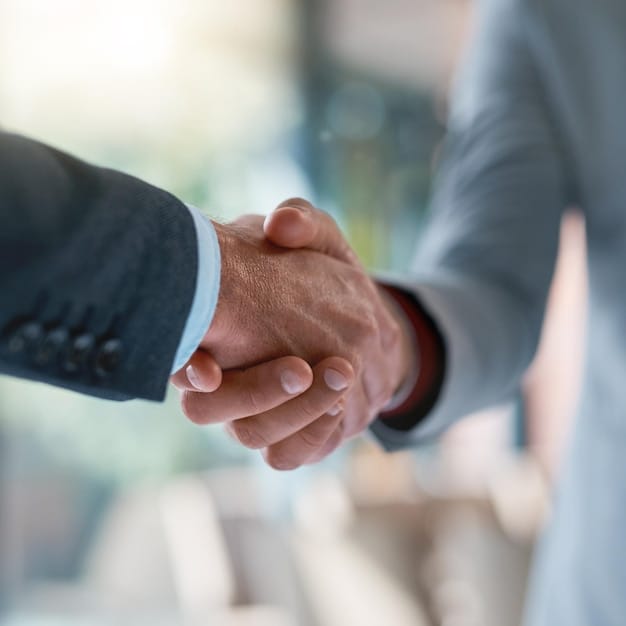 meeting handshake business people office support welcome onboarding b2b collaboration partnership teamwork shaking hands agreement consulting introduction with deal 590464 392905